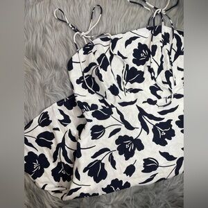 OLD NAVY FLOWER DRESS WITH POCKETS